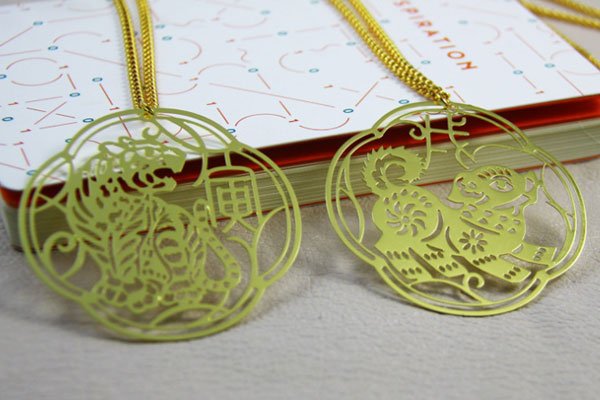 廣告雕刻機(jī)加工金屬書(shū)簽