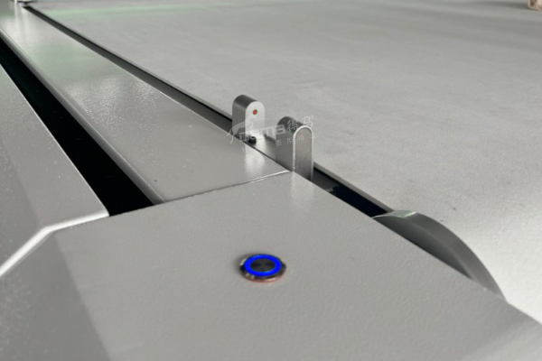 得馬F11高速裁切機(jī)激光對刀儀