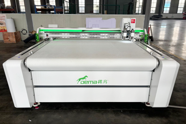 得馬F11高速裁切機