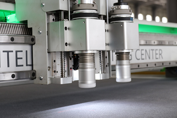 得馬F11高速裁切機(jī)