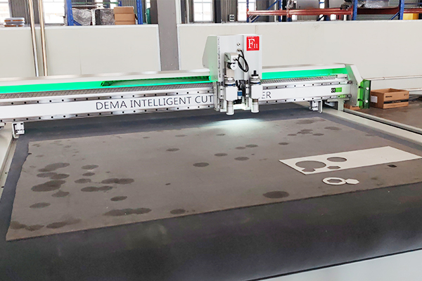 得馬裁切機(jī)臺面毛氈