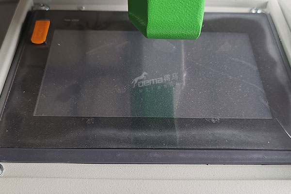 得馬高速裁切機(jī)F11-1625屏幕