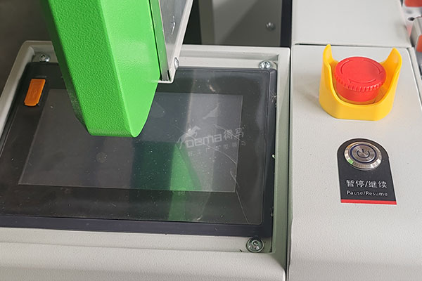 得馬高速裁切機觸控屏